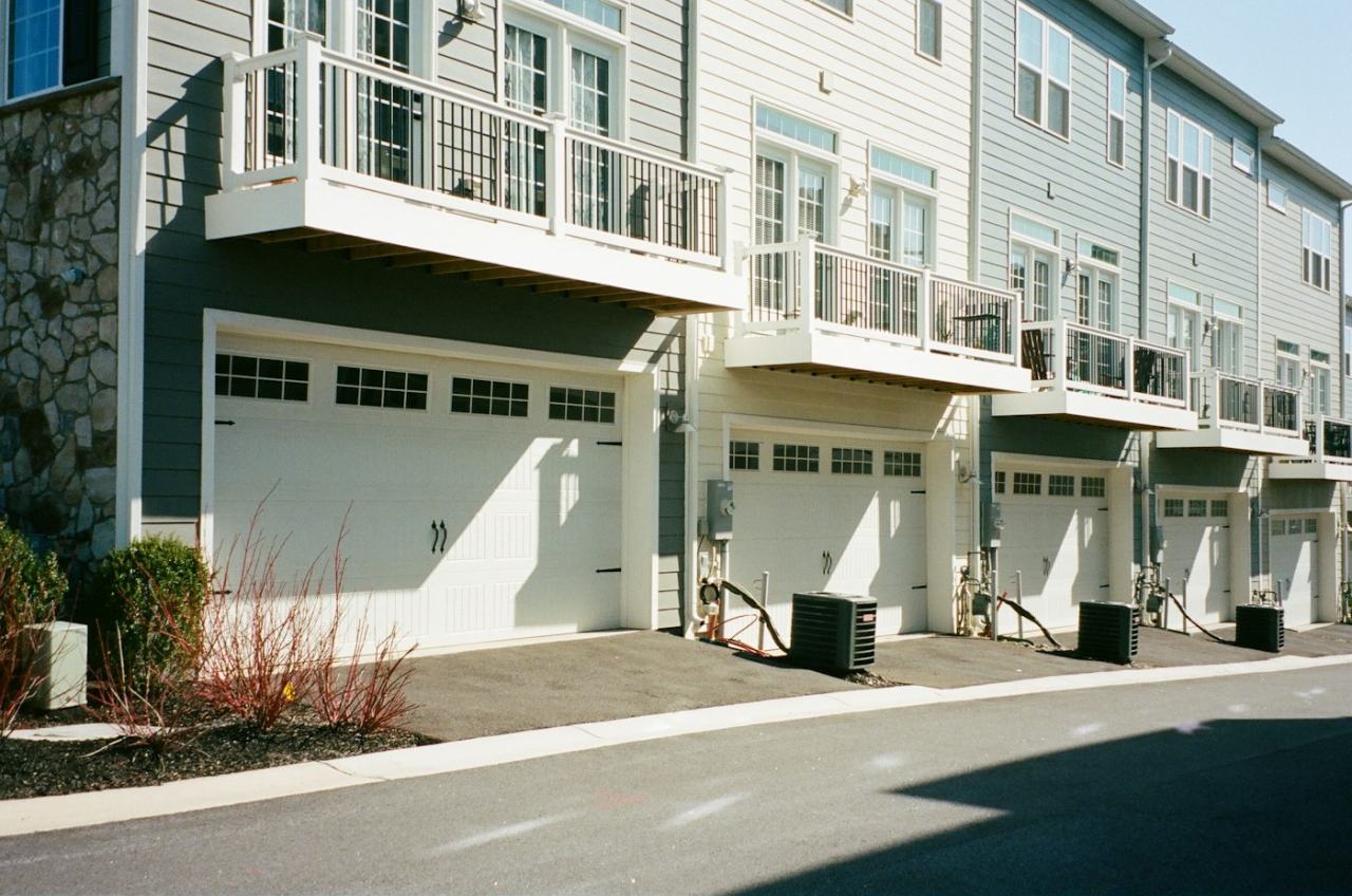 White Townhouse with Terrace